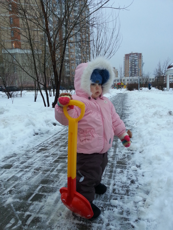 Вике год и пять