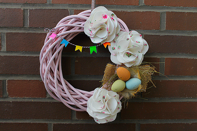 Пасхальный венок на дверь.