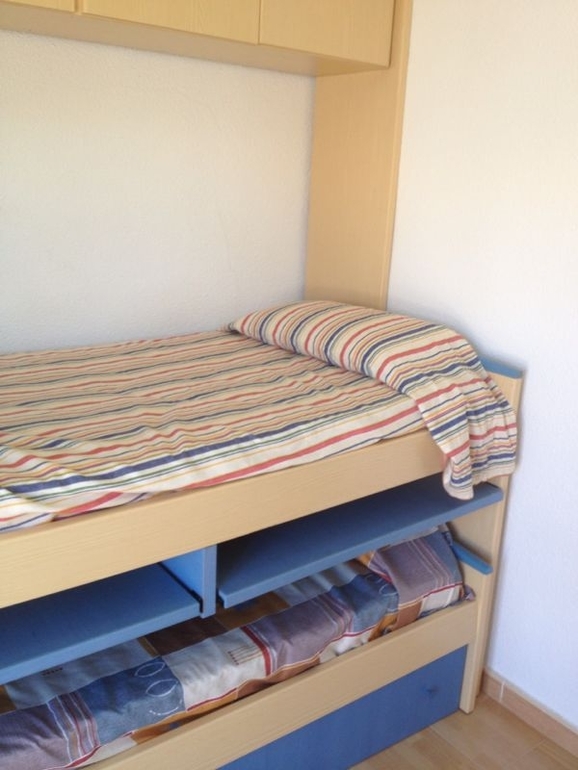 Спец. цена на аренду апартаментов в Испании (Санта Пола), 4 спальни, в 50м от пляжа, стоимость за месяц: июнь/1400 евро, сентябрь/1500 евро