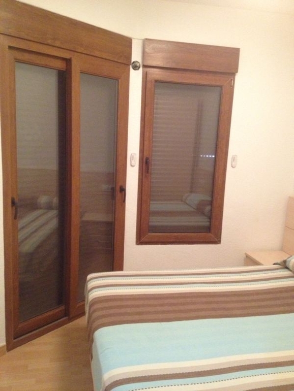 Спец. цена на аренду апартаментов в Испании (Санта Пола), 4 спальни, в 50м от пляжа, стоимость за месяц: июнь/1400 евро, сентябрь/1500 евро