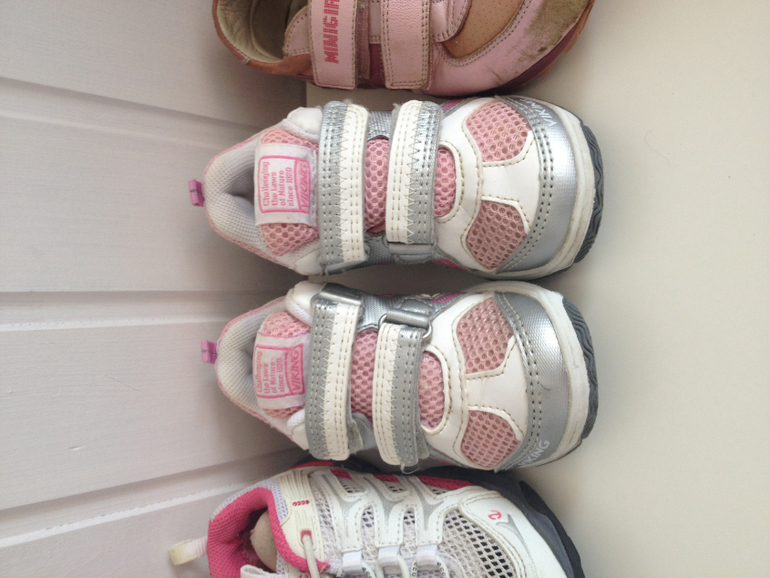 Продаю обувь для девочки от26-28 размера