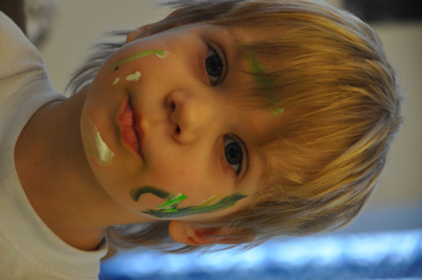 Рисование солью и немного палочками, ну и просто бодиарт