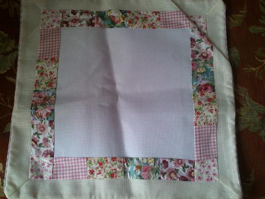 Наборы для вышивания, пяльца, наволочки.