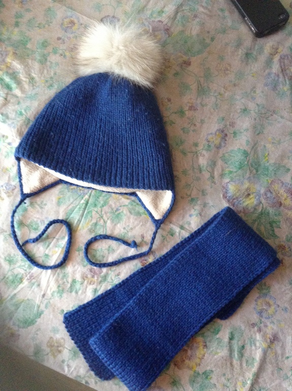 Шапка и шарф на мальчика с меховым пумпоном.