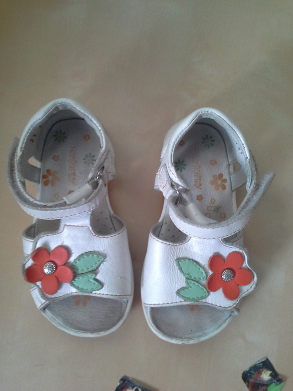 продам босоножки для девочки 23 размер в хорошем состоянии