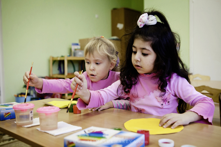 Один день из жизни в детском саду. Часть 1. Рисуем.