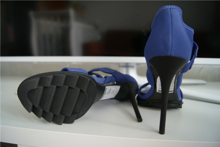 Обувь на 38-39 размер DKNY босоножки, ботильоны LORIBLU , UGG AUSTRALIA КЕДЫ!