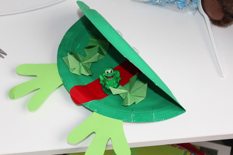 Вот и пошли мы по дороге с музыкой.