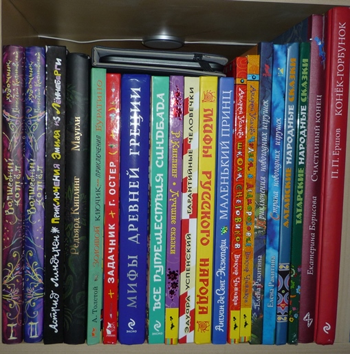 Янины книжные полочки!