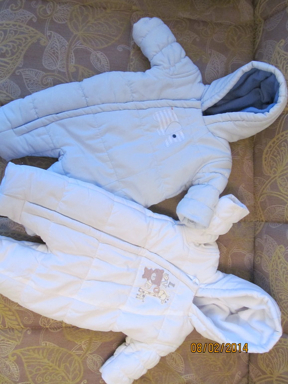 2 Комбинезона Mothercare и 2 шапки (от О) и подарок ).
