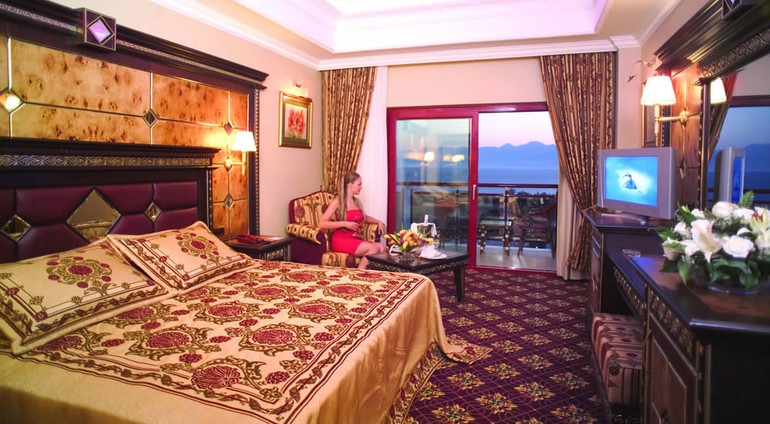 Присоединяйтесь к нам, дружно едем в отель Club hotel Sera 5* !