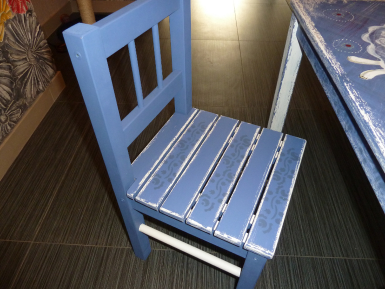 Детский стол и стульчик!!