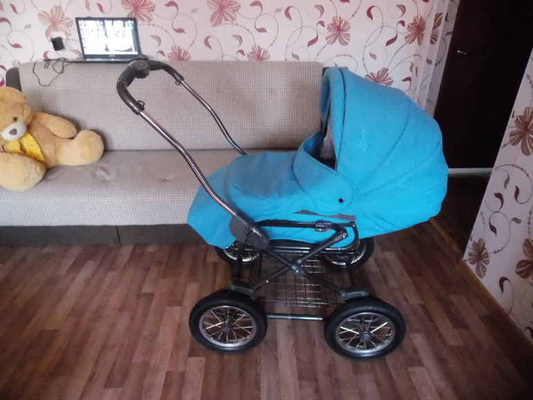 Продаю детскую коляску 2 в 1 Roan Marita