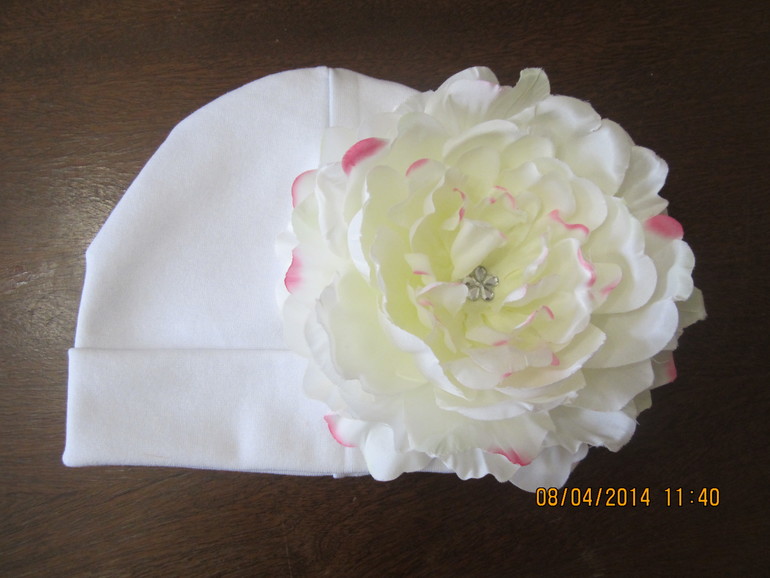 ШАПОЧКИ И ПОВЯЗКИ С ПЫШНЫМИ ЦВЕТОЧКАМИ И С ИМЕНАМИ!!!Именные браслеты и заколки!!!