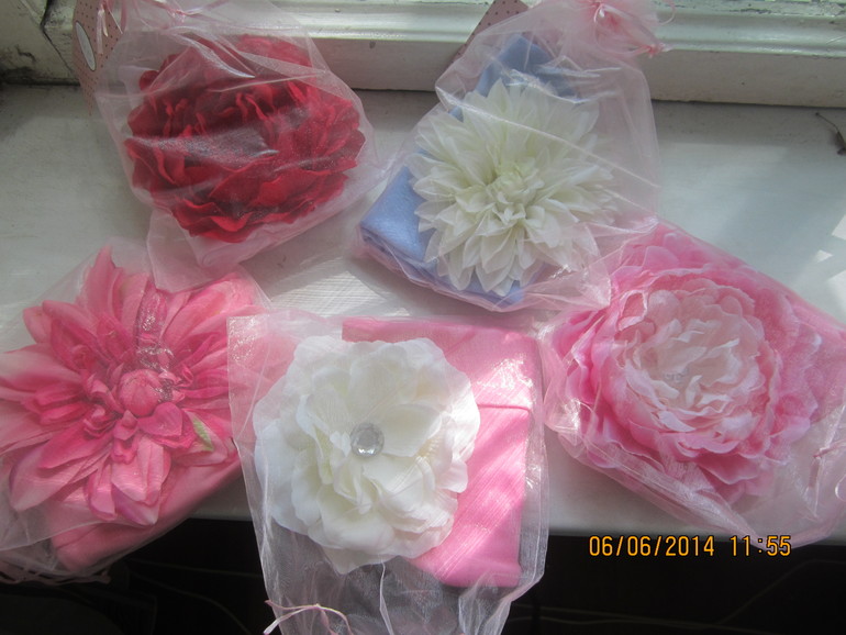 ШАПОЧКИ И ПОВЯЗКИ С ПЫШНЫМИ ЦВЕТОЧКАМИ И С ИМЕНАМИ!!!Именные браслеты и заколки!!!