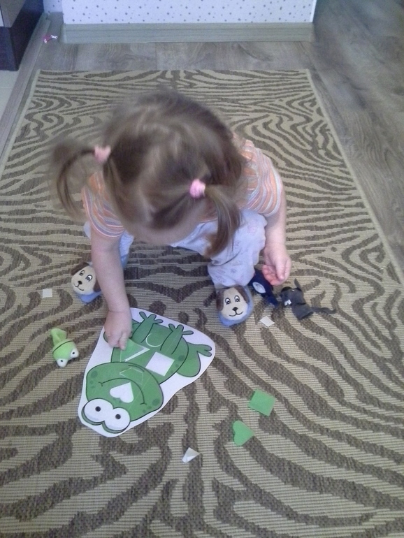 Читаем и играем. В. Сутеев. Три котёнка