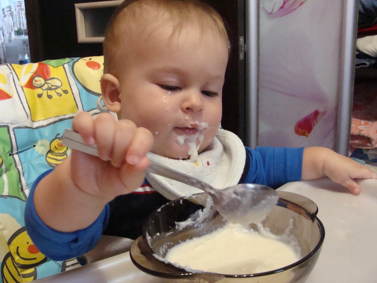 Вот и долгожданные фото со Дня рождения...Все прошло замечательно (только Рома и Юля заболевшие были, подхватили вирус...) Торт получился полностью такой, как я и хотела и на вид и на вкус. Оформление делала сама (теперь буду делать и на заказ) Правда коробочка на фото еще не закончена была. Сейчас она называется