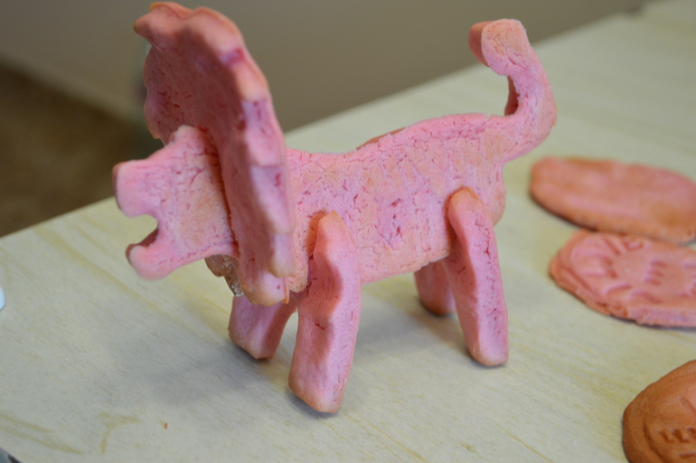 Розовый лев и не только: наши с дочкой творилки (9 месяцев - 1 год+)