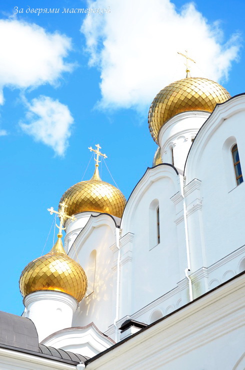 Весенние прогулки по Ярославлю (Насте почти 2 годика)