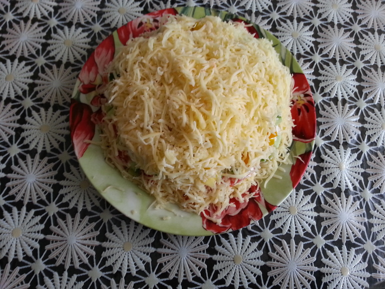 Салатик с курицей и овощами