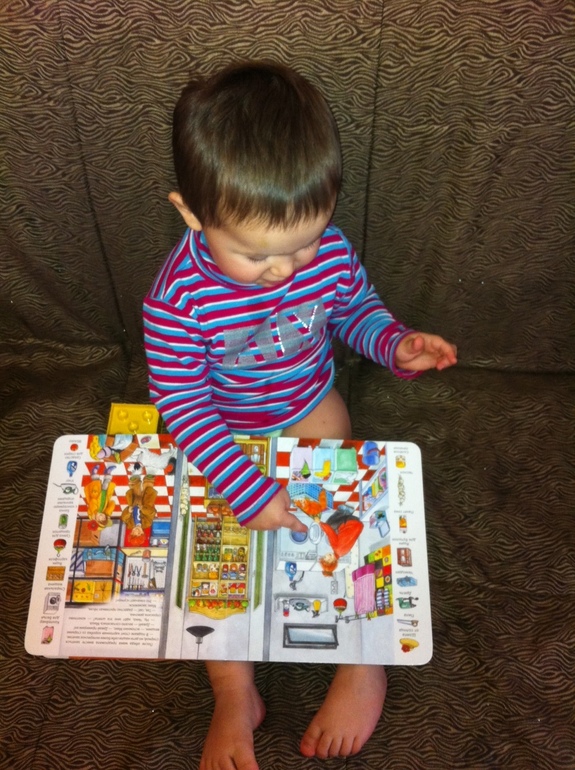 Первая книга малыша. Учим новые слова! ОЧЕНЬ РЕКОМЕНДУЮ!