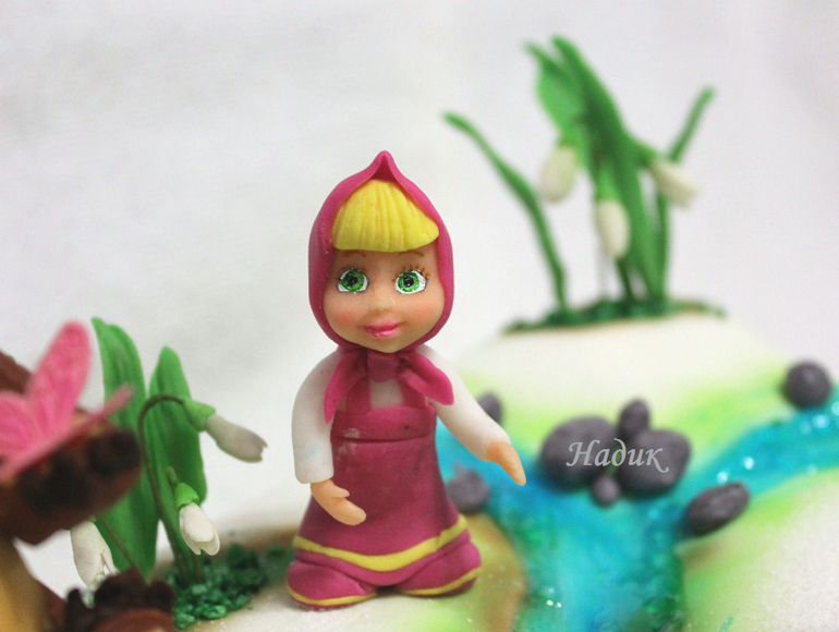 Маша и Медведь, весна, подснежники...