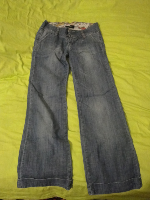 Продам ЖЕНСКОЕ НЕдорого. ТОРГ уместен.