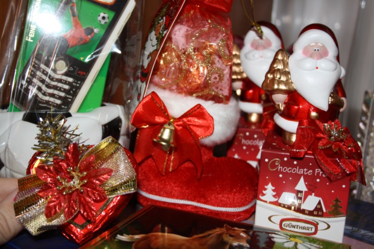 А мы ужо закупаем подарочки