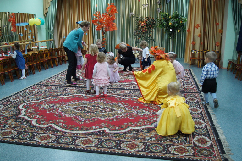 Люба в саду