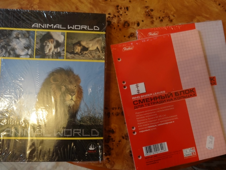 НОВОКОСИНО Отдам лосьон для тела (2 шт) (новый!), салфетки для демакияжа (полн), блочную тетрадь