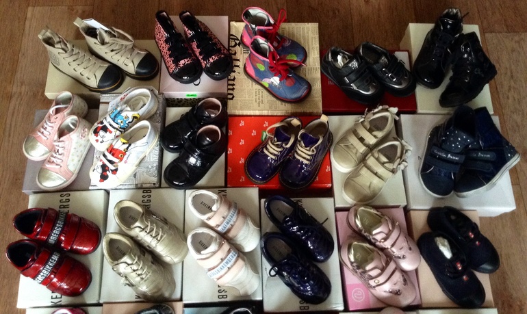 Маленький обувной магазинчик:-)