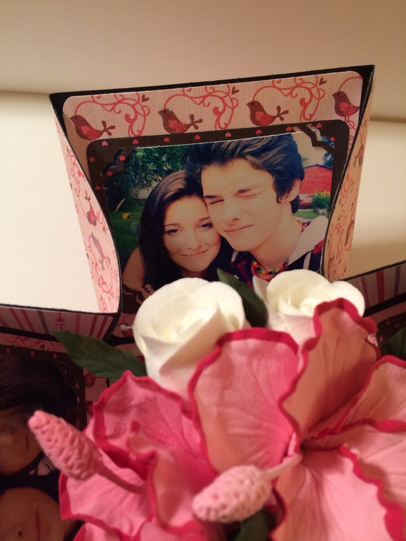 Коробочка к дню влюбленных с букетом из японской глины