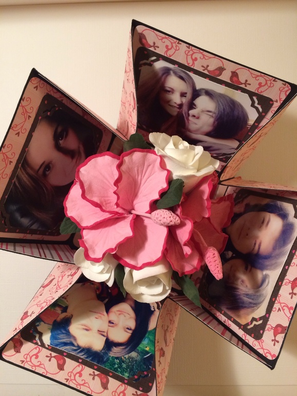 Коробочка к дню влюбленных с букетом из японской глины