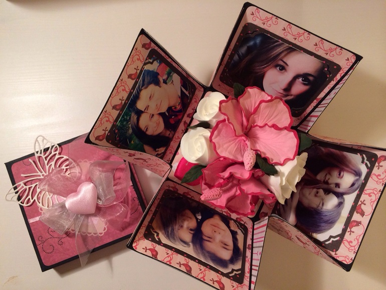 Коробочка к дню влюбленных с букетом из японской глины