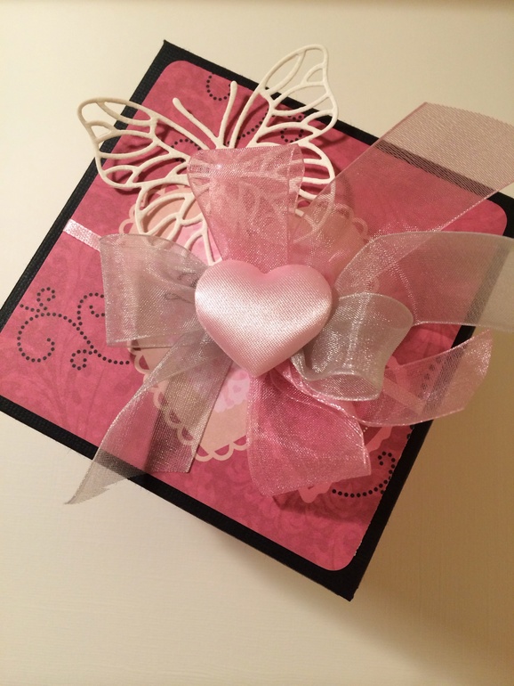 Коробочка к дню влюбленных с букетом из японской глины