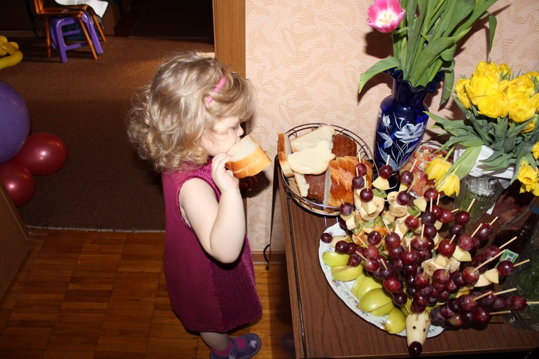 Радостное 8 марта или Есении 2 годика