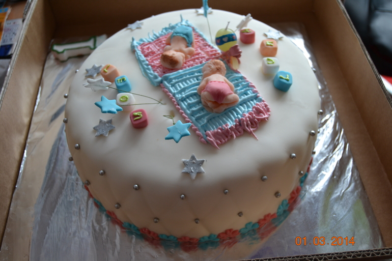 Та-дааааам! Наше годовасие!