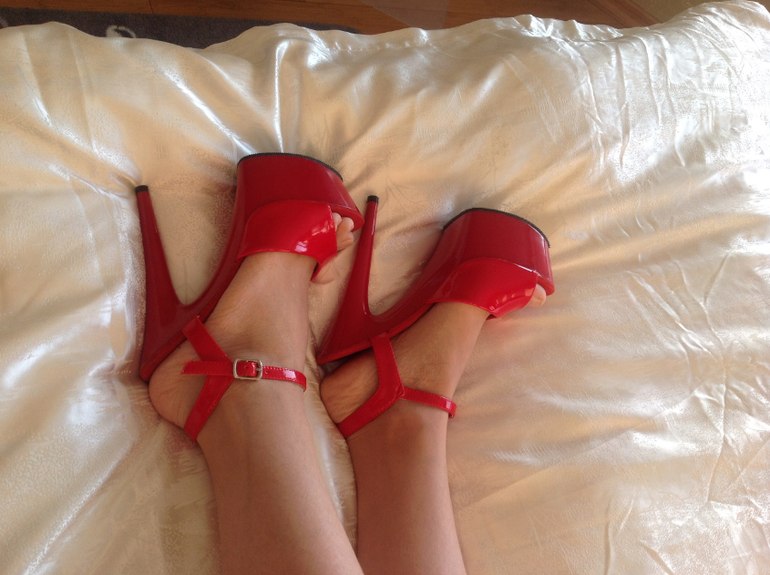 Кто сказал, что нельзя с обувью ложится в постель???