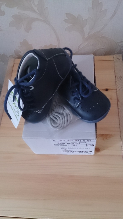 Продам ботинки . Новые.