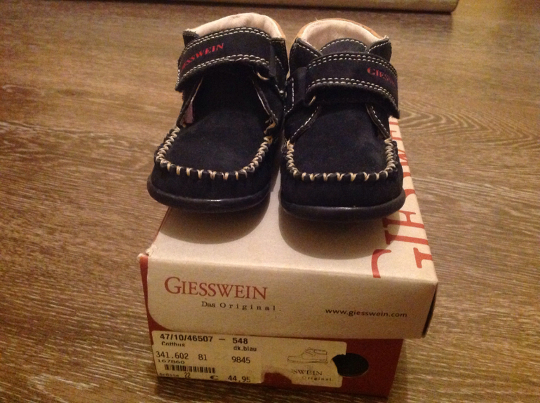 Обувь б/у для мальчика и девочки,размеры разные;почта