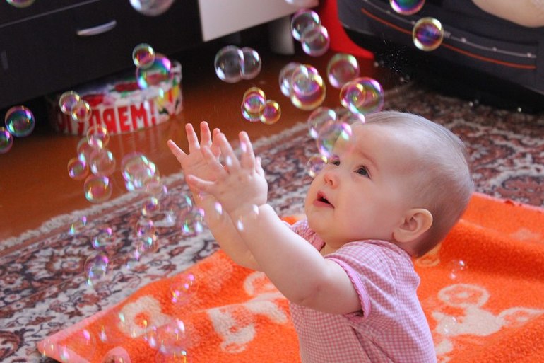 Ева и мыльные пузыри)