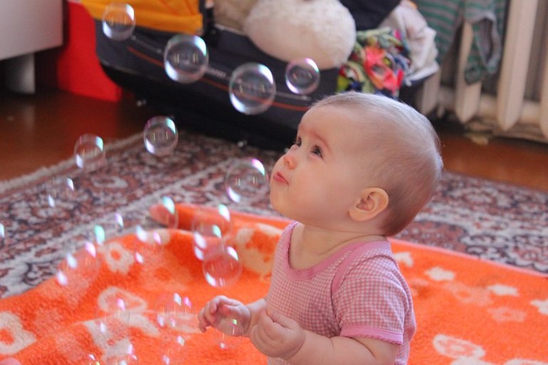 Ева и мыльные пузыри)