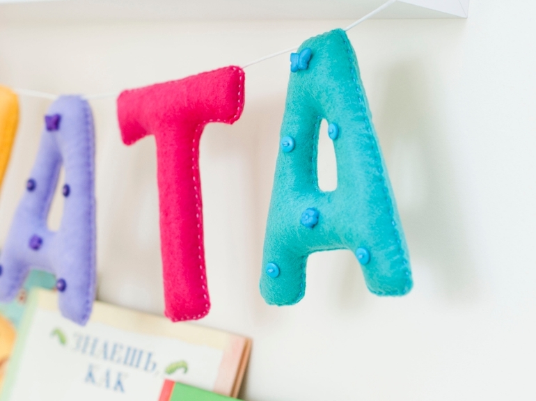 Буквы, игрушки, елки и другое