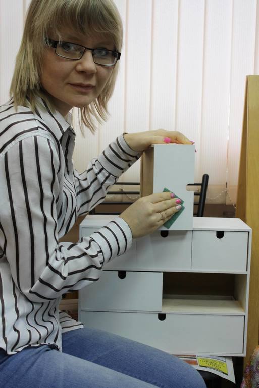 Приступила к заказу на мини-комодик. Серия 3