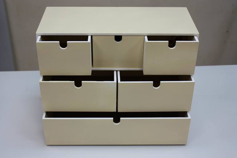 Приступила к заказу на мини-комодик. Серия 5