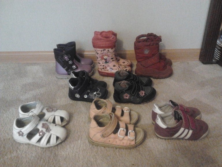 Очень много обуви с 21-24 р-р. осень-весна-лето! Дёшего!!!