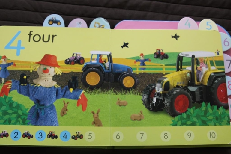 Знакомимся с Профессиями в 2.2 года