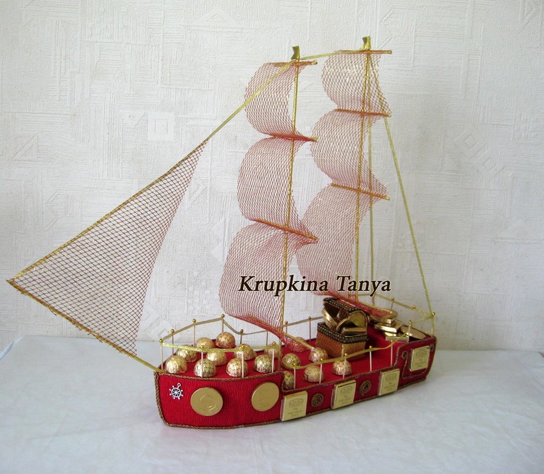 Очередной кораблик.