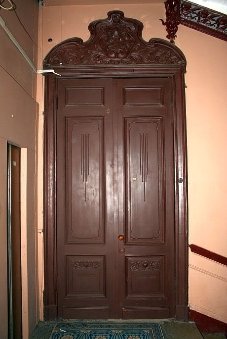 Санкт-Петербург и его парадные.