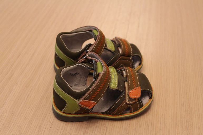 Обувь на ребенка для дома и улицы
